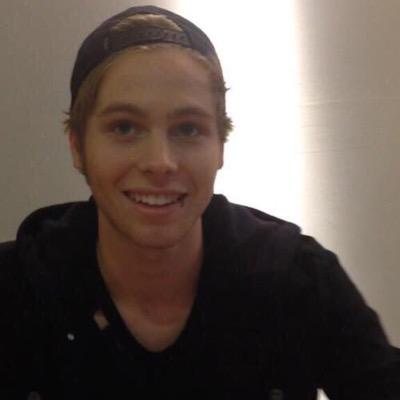 my soul dies a little bit each time Luke Hemmings' voice cracks