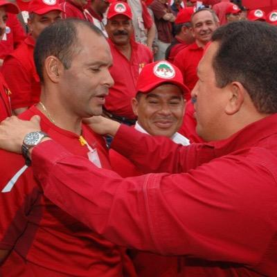 Chavista hasta la médula. preocupado por todo lo que sucede en mi Patria, legado de Chávez. Marxista y padre de 3 niñas.