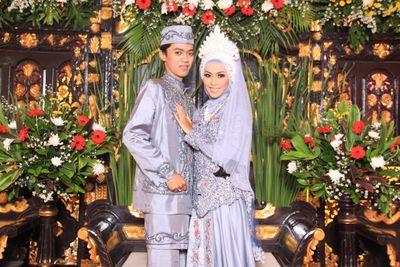 redina azhari e.y™| 12 januari 1996 | @herudina23 ♥ 23o52o11 ♥ 291114 wedding |