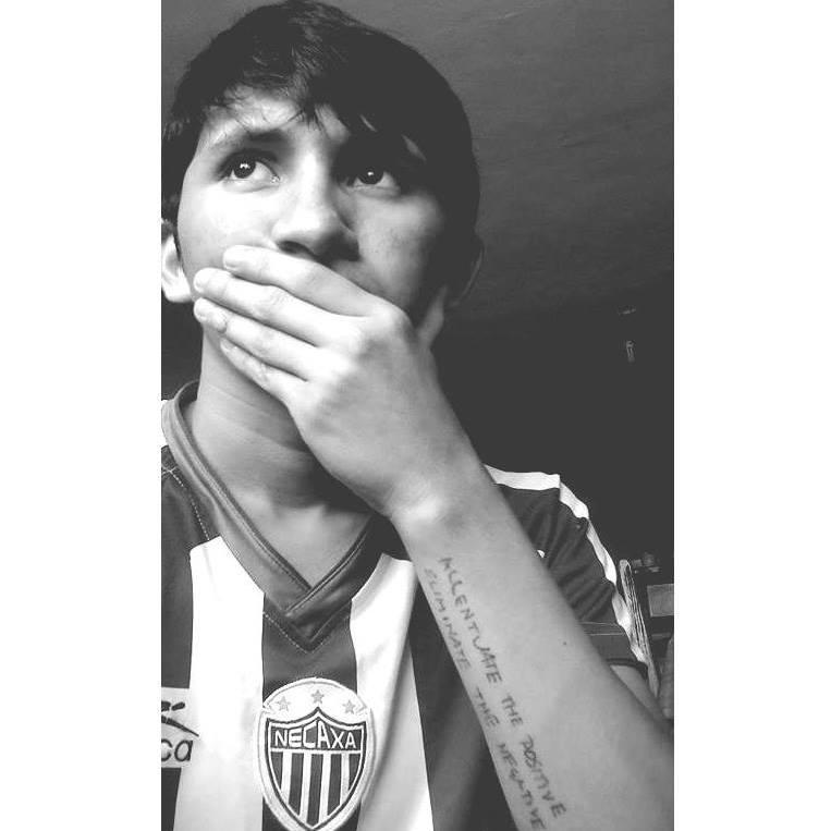  20. En esta vida todo puede pasar, si algo sale mal, bórralo y sigue adelante.            Dibujante | Paramore | Sawmaniaco          Muerto en @itsjorchallpupp