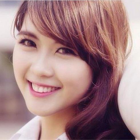Tên hồng thích màu đỏ, hay ăn vặt, không chảnh nhưng lại thích cá cảnh :))