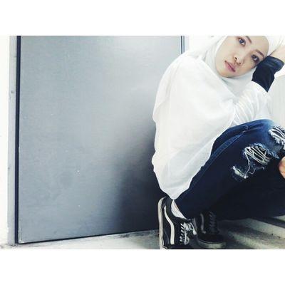 fluffyspikeyy's profile picture. Perempuan gila