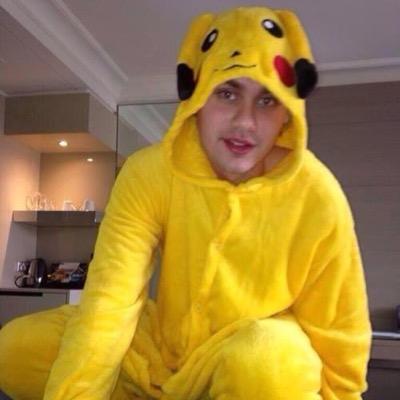 free follow from @M1XTAPEMUKE pls follow her back to help her reach her goal of 1k :D if ur already following, enjoy the free follow!