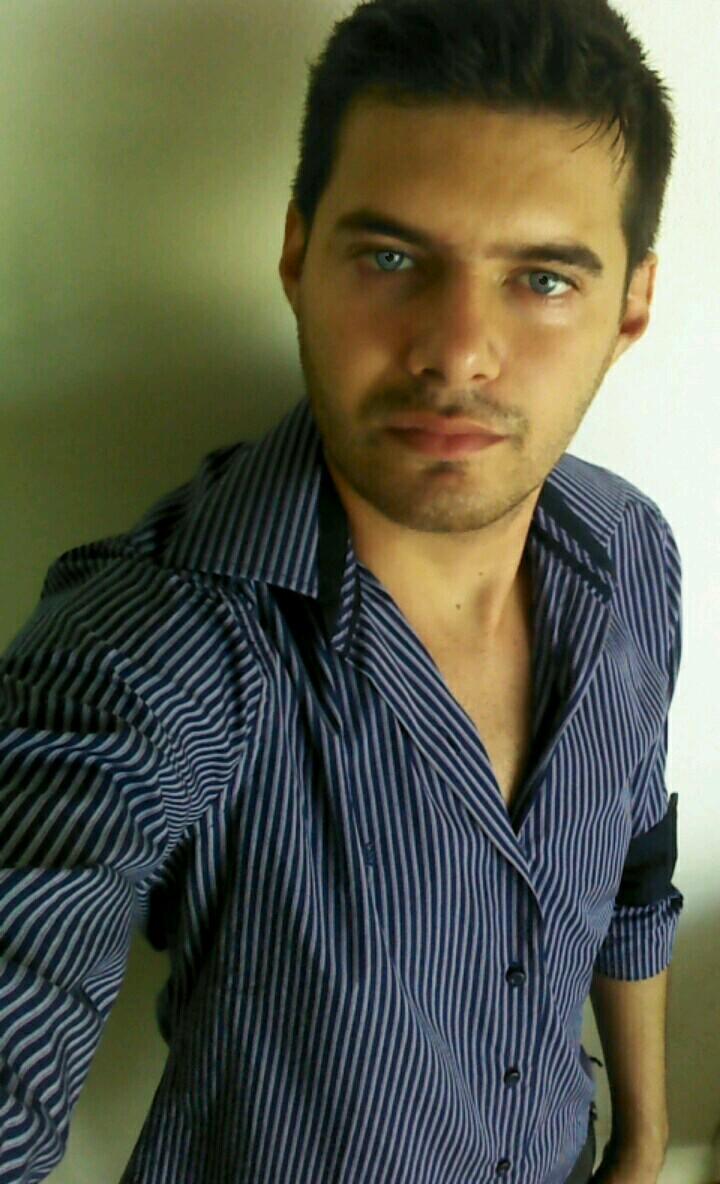 Bem humorado, pouco talentoso, mas que nunca desisti
Faço live na TWITCH: https://t.co/9ugDe4ZNLZ segue lá
YouTube: https://t.co/rnA7VY8LKT