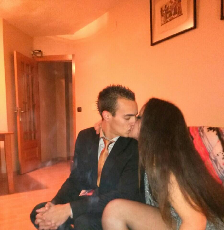Aunque en la vida lo hayas pasado mal,cuando menos te lo esperas llega una persona de la nada que te devuelve la sonrisa que siempre le perteneció a tu cara. te
