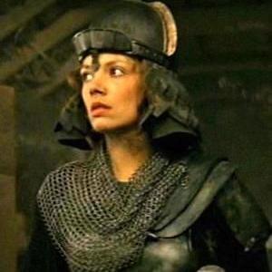 A veces es mejor encender un lanzallamas que maldecir la oscuridad. Mi pasado es cosa mía. Humana, Guardia de Muralla y niñera. Esposa de @Farin_enano. #SFESDLA