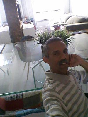 Uma pessoa que O meu Senhor mim faz sentir especial,procurando amar e respeitar o meu proximo. Pronto à aprender com pessoas inteligente e sábia...