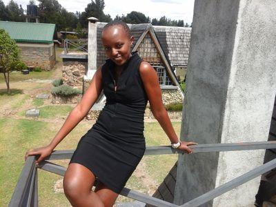 maryveeh's profile picture. A marketer who enjoys shaking up perfect cocktails of word parties in my copywriting gigs. Hit me up for mentorship, traveling, word parties & some dancing.