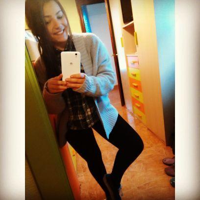 Estudiante de Enfermería en Cádiz.Enamorada de mi familia, de mis amigos y de volver los viernes.Sonreir y vivir.Fan de mis padres.