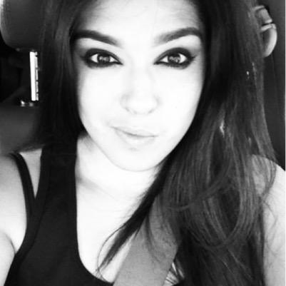 Momshell, super-wifey, runner, disney addict, food &makeup junkie & most awesome person everrr California girl forever, Tapatia de corazón ♡