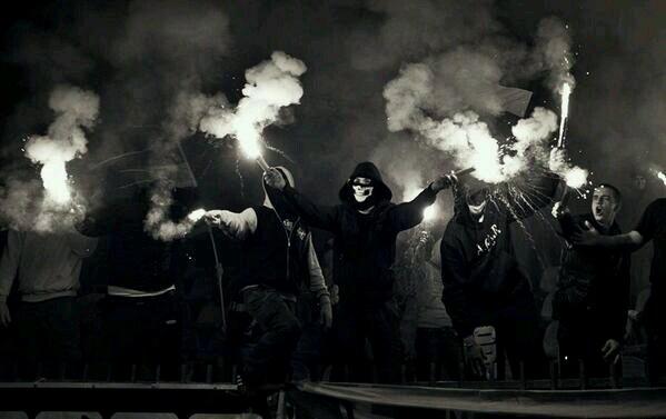 Cambio pegatinas ultras y politicas .