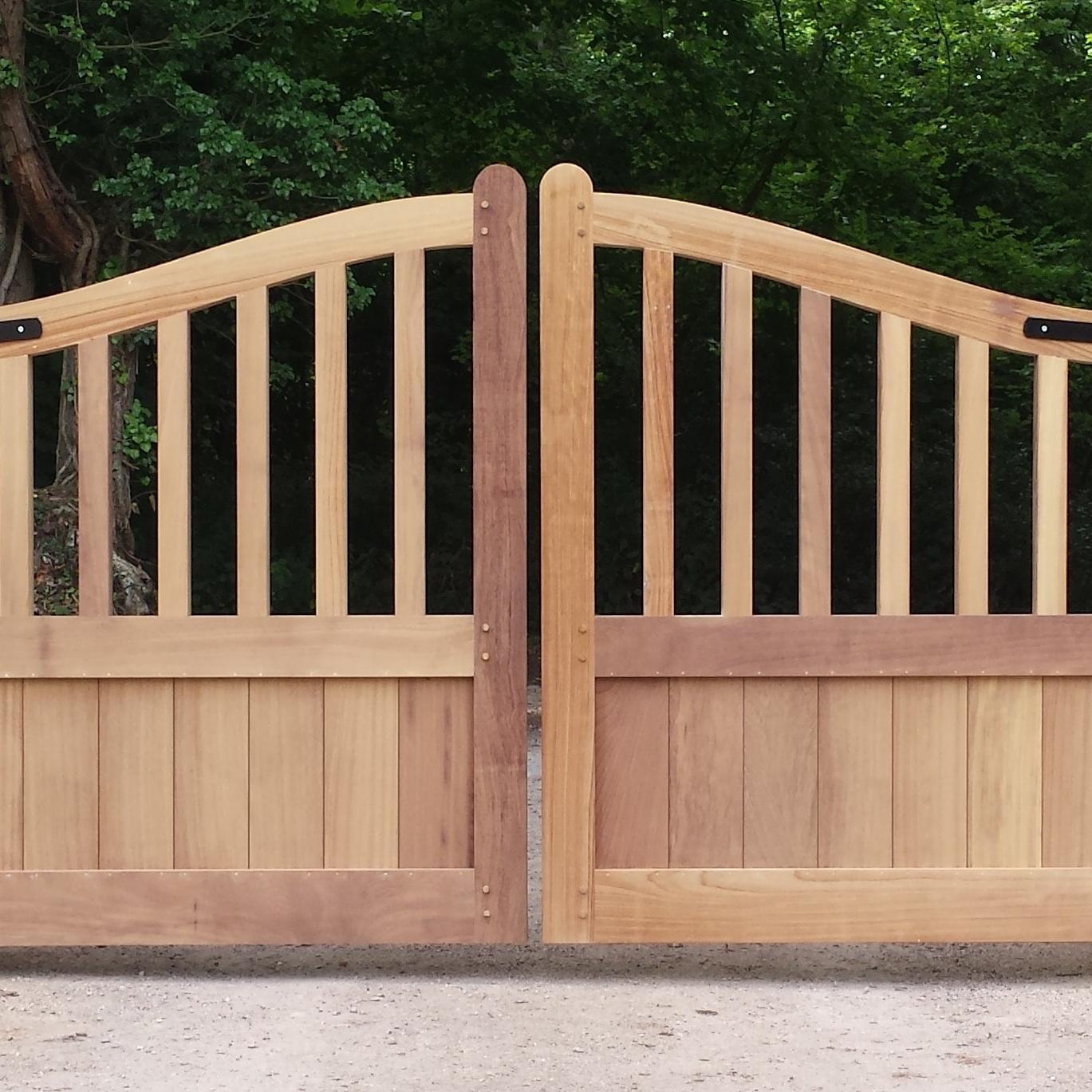 Friendly suppliers of fencing ,gates & sweet chestnut products. Great at gate automation too. Still making chestnut paling fencing by hand #Haslemere. Est 1946.