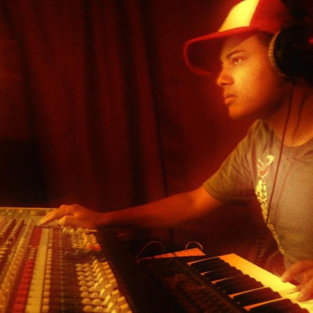 DJ / Music Producer / Recording Engineer  #RnB  #HipHop #Rap official@djbrownboy.com