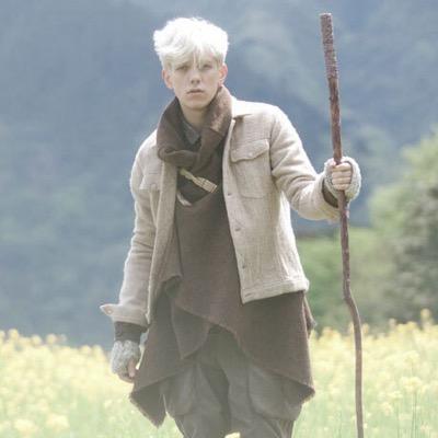 Someone always needs help, and I am the one to give it. Healer and doctor of all sorts. It is a pleasure to meet you. @FashionableAki is where my heart rests.