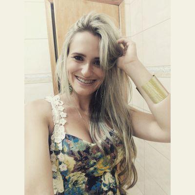 Aprendi que não posso exigir o amor de ninguém
posso apenas dar boas razões para que gostem de mim,
e ter paciência para que a vida faça o resto.