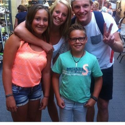 Bjarn - 11 jaar - VOETBAL!! Dagelijks enzoknol kijken
        Sc genemuiden