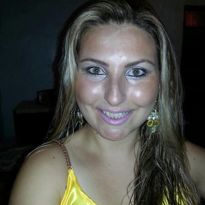 Professora de Matemática e Física. Cursando Licenciatura em Física (UFSM).
Deus é o motivo de minhas conquistas. Ele sempre está comigo, sempre!