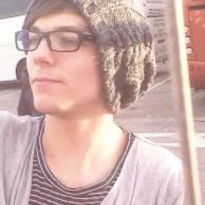 Hey I gave u a free follow bec ur beautiful :)please follow me back here - @SWEATYLIAM_ &RT this https://t.co/4iUiITha5W