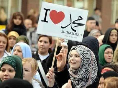 قف على ناصية الحلم,
خد صورة سيلفي وارجع ..