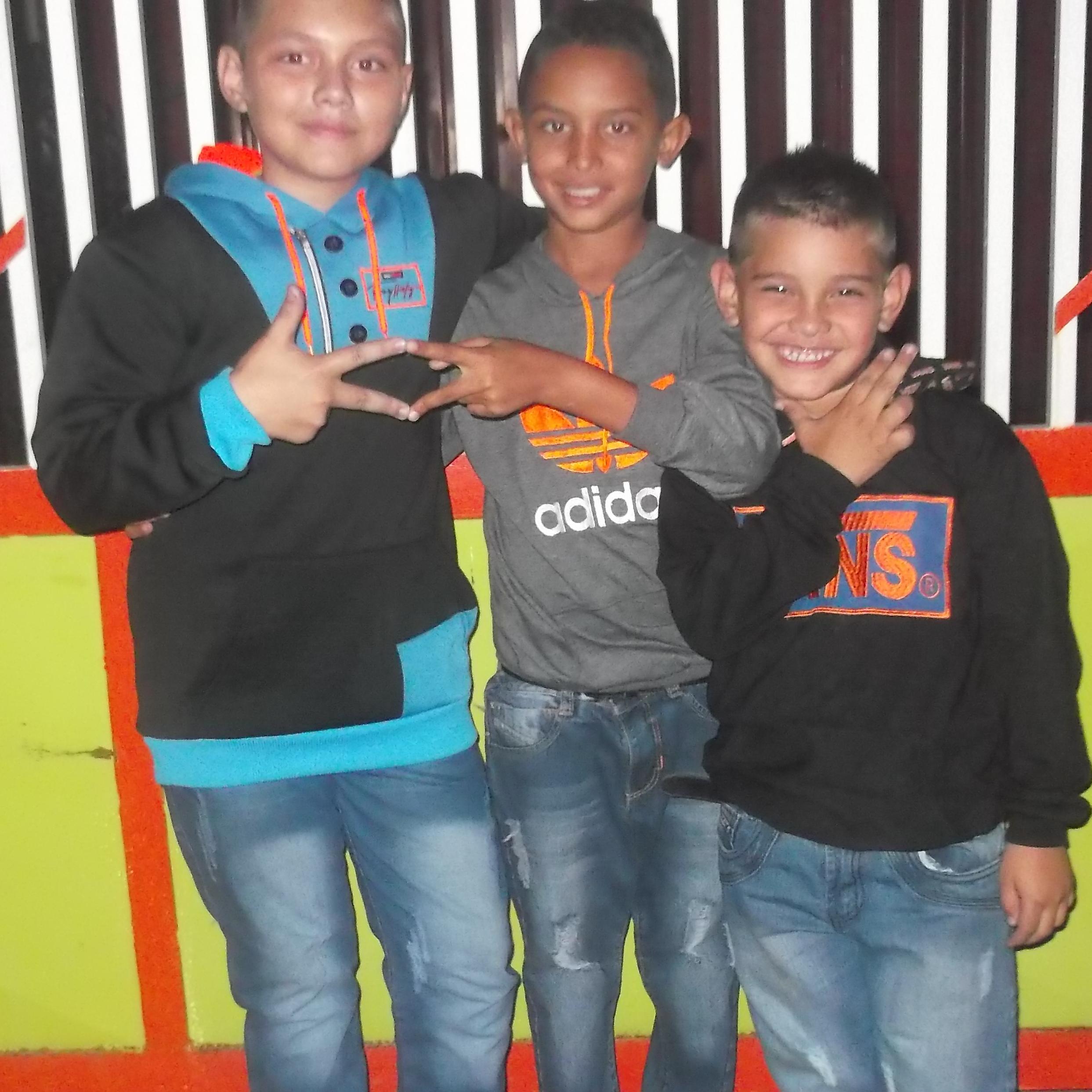 sigueme y tesigo    
sigueme y tesigo
sigueme y tesigo
sigueme y tesigo