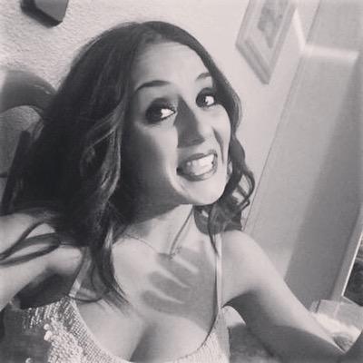 Marcando la diferencia en aquello que hagoo..! Un pack unico, diferente..perfecta e imperfecta a la vez , asi soy yo !!! Instagram: Aliii Sanchez