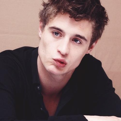 CombatantMortal's profile picture. Humanity will strive towards the end. They may have taken over, but we will always fight. I'm just battling for love. [[#TheHost || AU || RP.]]