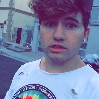 ❁ hey what's up hello i haven't used this account in a year but im back now n it's lit bish
