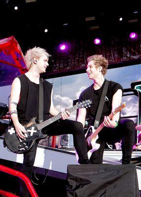 starburst_Luke's profile picture. Directioner. Living that 0/5- 0/4 life. Saw Austin 9/27/13