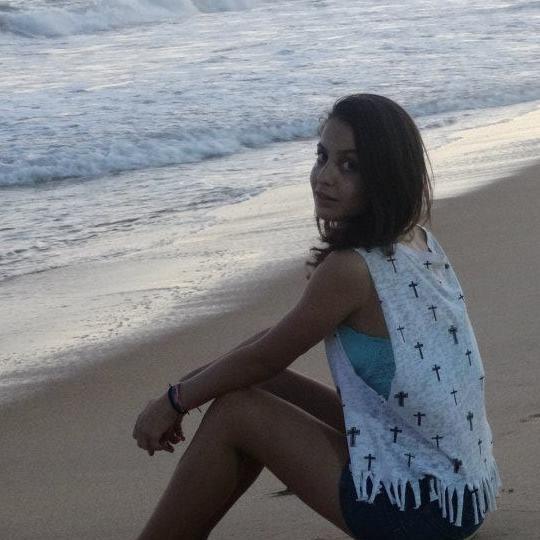 Sem neurose, sem Caô, ela só quer mais uma dose de amor