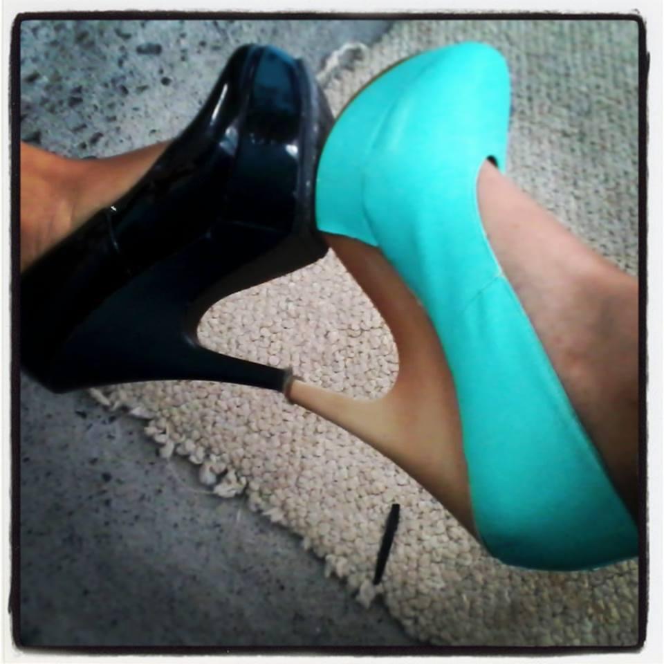 Me Gusta divertirme , reirme de la vida antes que ella lo haga de mi , #AmoLosZapatos  #Regia i'ñor .