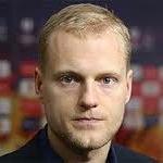 Je suis un défenseur au physique nordique. Mais je suis surtout le joueur le plus sous-estimé de l'histoire du foot. #compteparodique