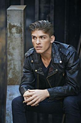19. Ex-Gryffindor. Jugador profesional de Quidditch y capitán de la selección de Inglaterra. Buscador. #FreeRol