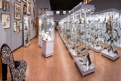 MuseodelCalzado's profile picture. Unico museo del Calzado en Mexico, nos encontramos en el centro Historico de México la entrada es libre de 10 a 2 y de 3 a 6 .