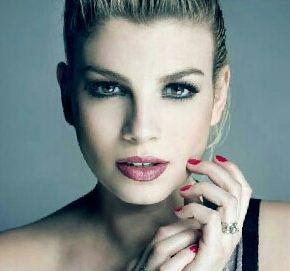 Official Fanpage of the fantastic singer Emma Marrone!!!♥♥♥
For you in over 5 languages!!!