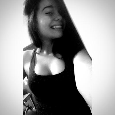 ●︿●Por trás do sorriso de uma pessoa, existem coisas que você nunca entenderá.