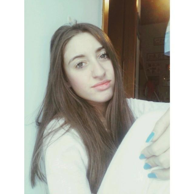 Devir dostuna ihanet etme devri. Sevgilini aldatma devri. Anneni sadece Anneler Gününde arama devri. Her şey boktan.. (Kadın Kokusu)