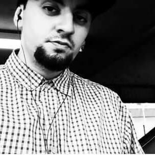 Mc e compositor - Funk raiz - Na contra mão do sucesso mas na mão da consciência que dispara, a mente é o pente.