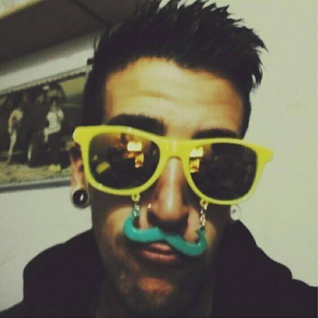 Nino_Villena's profile picture. 23 Otoños,  ¿Tirar la toalla por el camino o cogerla pa´ secarte el sudor al final?