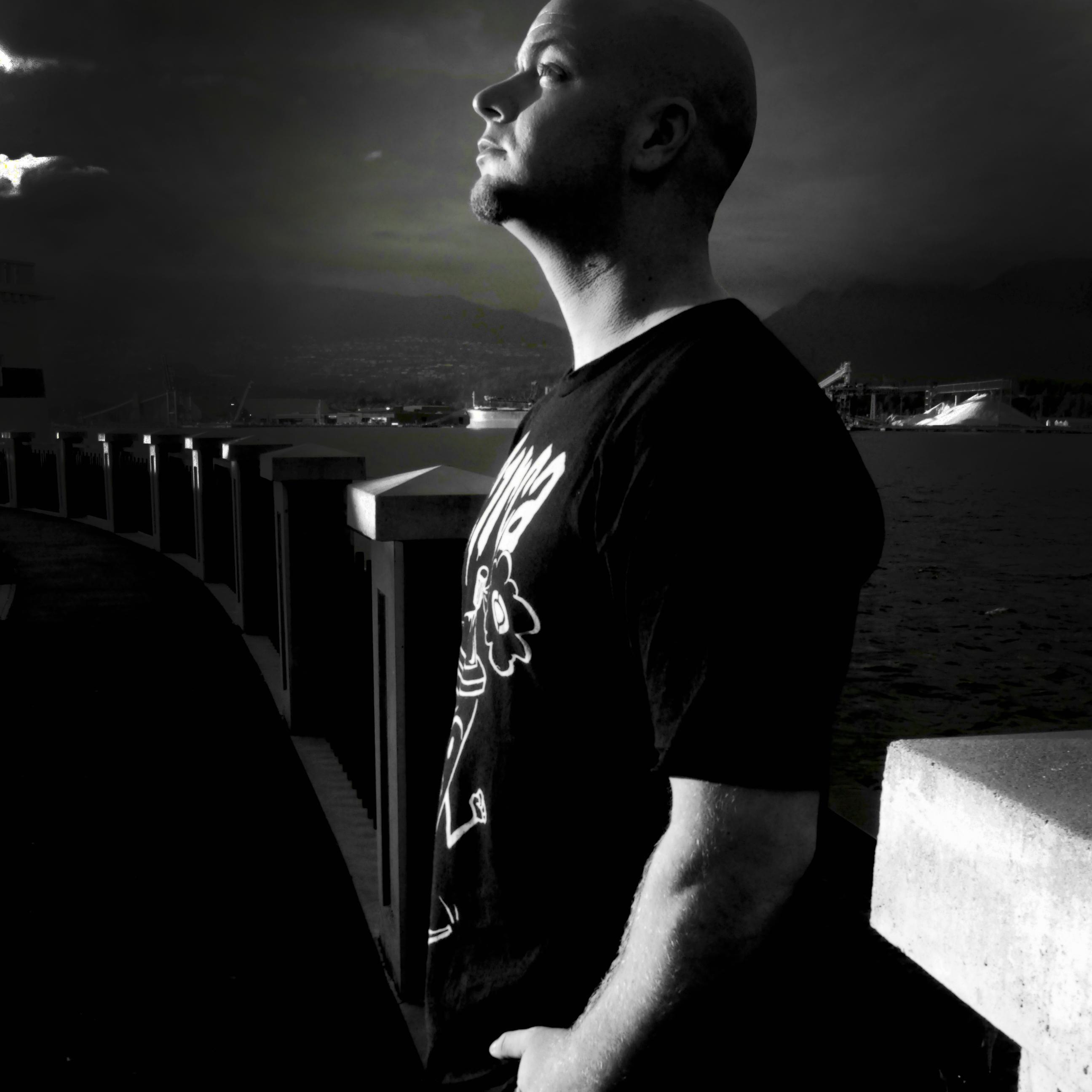 JustinBrave's profile picture. Make songs not bombs.