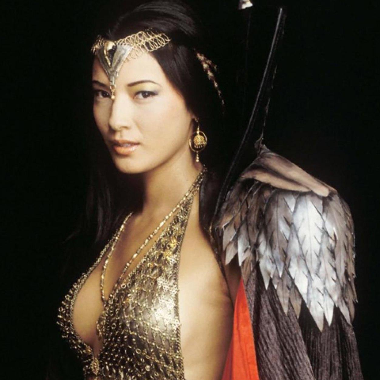 I have no other magical abilities, Only the gift of sight. I'm an odd woman amongst those who are normal and Men lust for my power. Who do I trust?
