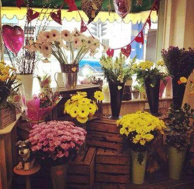 Welcome to A Little Shop of Flowers Scarborough. Offering Bespoke Flower Design, Plants, Helium Balloons, Wreaths, Seasonal Decorations, Original gifts, Cards a
