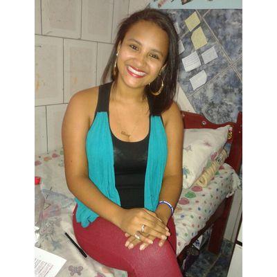 Cristã! Tentando cada dia me tornar mais louca por Jesus. Estudante de pedagogia. 19 anos.