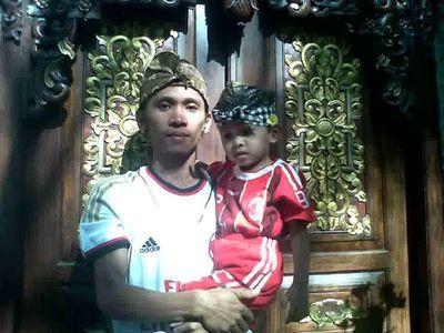 wooden Sculptor and master carving