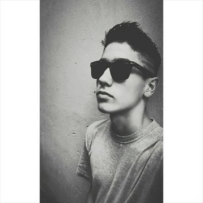 Onde estiver, seja lá como for, tenha fé porque até no lixão nasce flor.✌