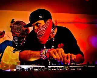 tucson dj 
life rolls on cohost 
DSR DJ 
http://t.co/sUrLjZsoQH DJ AND MORE