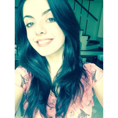Ariana, 16 anos, paulista. Let it be. Instagram: @julianaguida Facebook: http://t.co/ANQbOCu8XU Snap: julianaguida