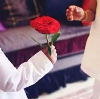‏احبك  حب  يامجنون.......لاكن  مقدر احكي لك