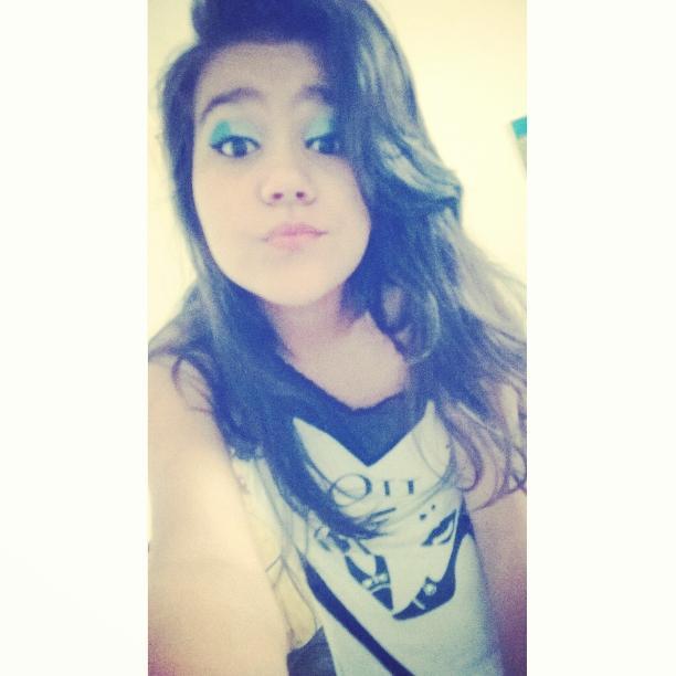 '' Ela é um poço de qualidade e defeito, e cada jeito dela é uma emoção.''