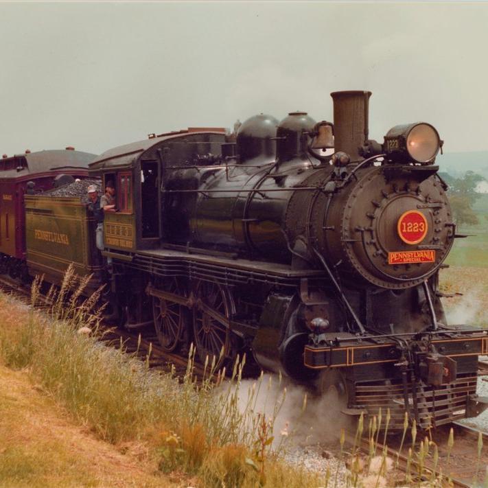 I'm a railfan, history enthusiast, and #HOscale model-railroader.