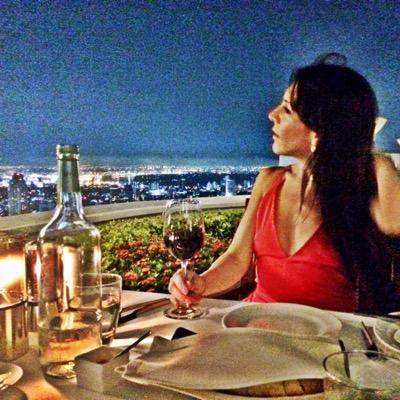 Norteña, soñadora, risueña, emprendedora, apasionada, enamorada de la vida…